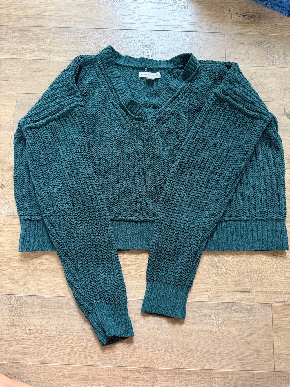 Cable-Knit V-Neck Boxy Cropped Sweater